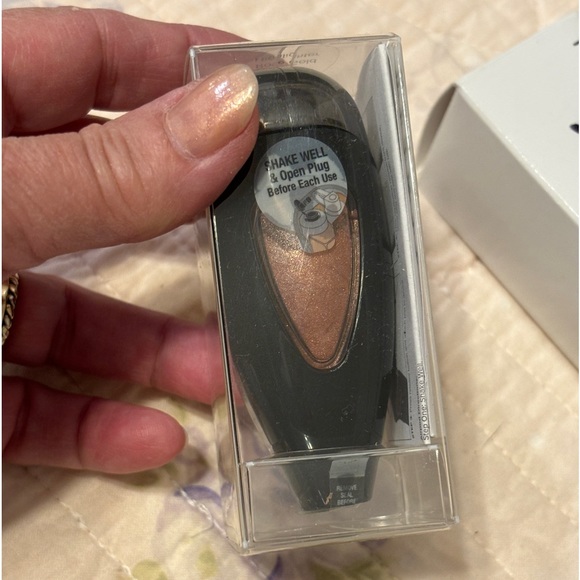 NIB Temptu base 3 colors and Rose Gold Highlighter - Picture 8 of 8